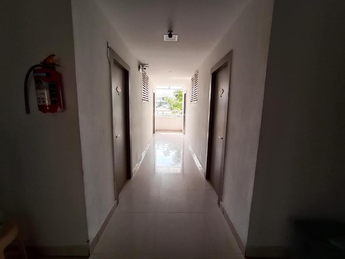 La Riviera Suites Hyderabad Exteriör bild