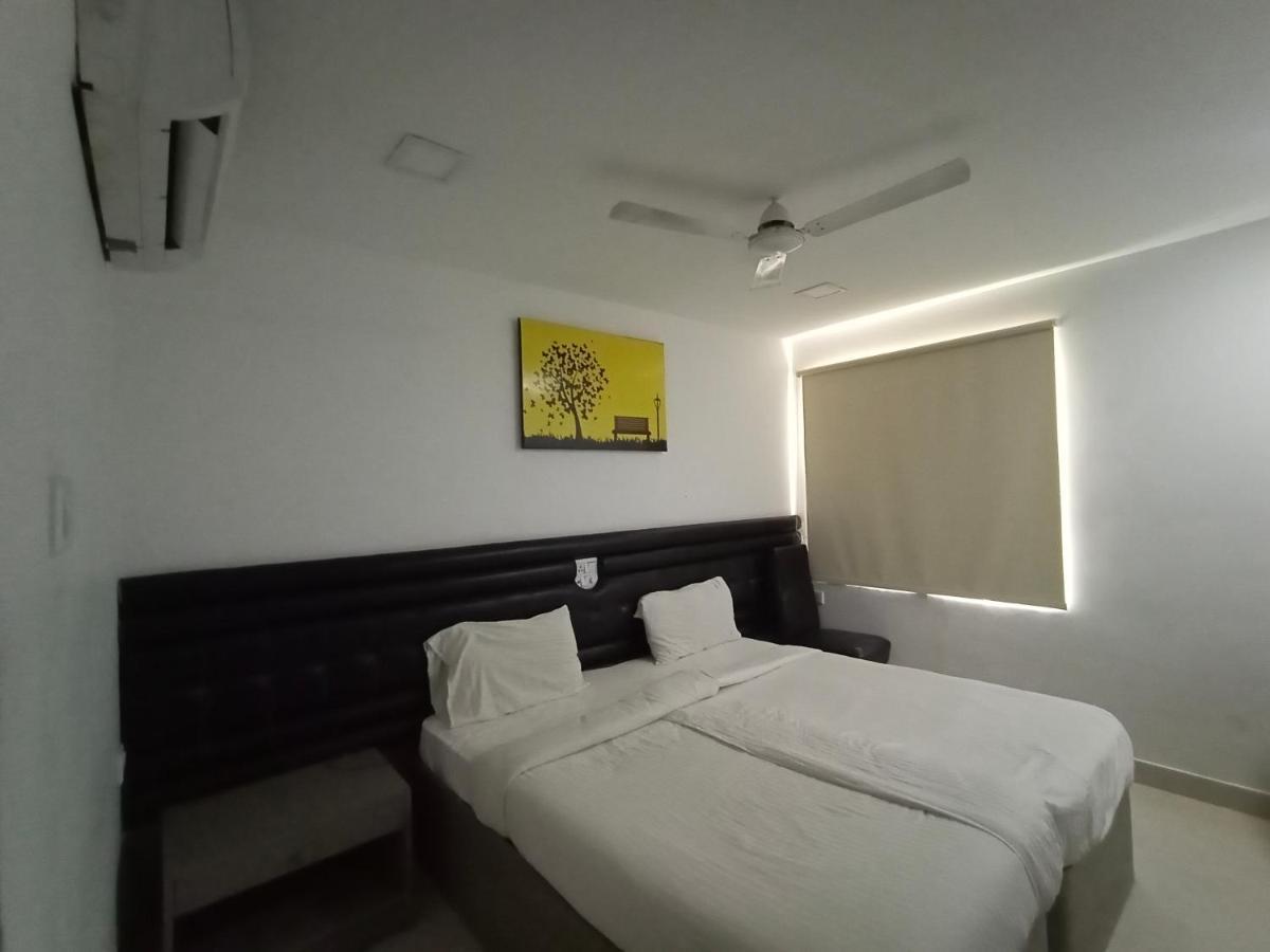 La Riviera Suites Hyderabad Exteriör bild