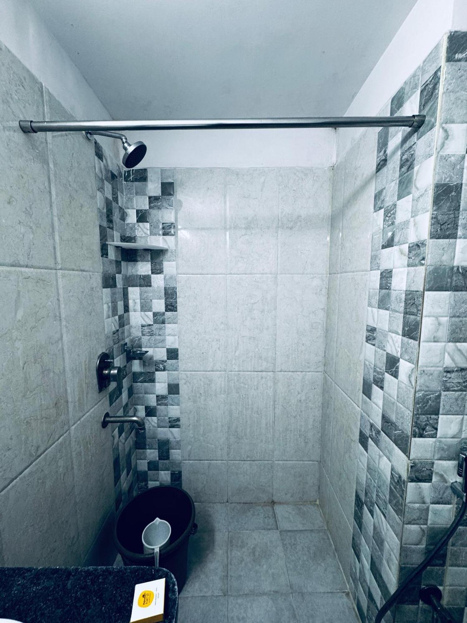 La Riviera Suites Hyderabad Exteriör bild