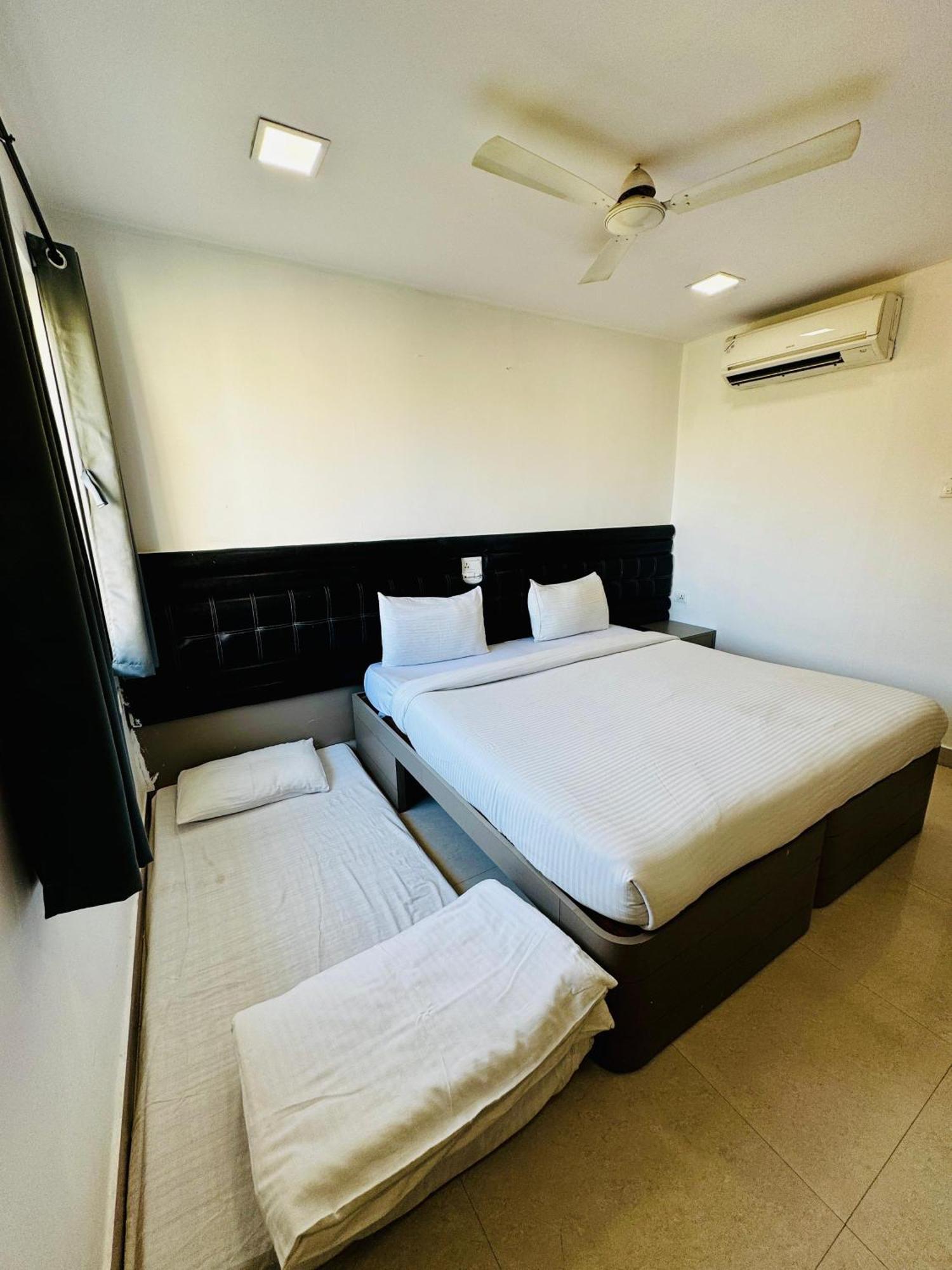 La Riviera Suites Hyderabad Exteriör bild
