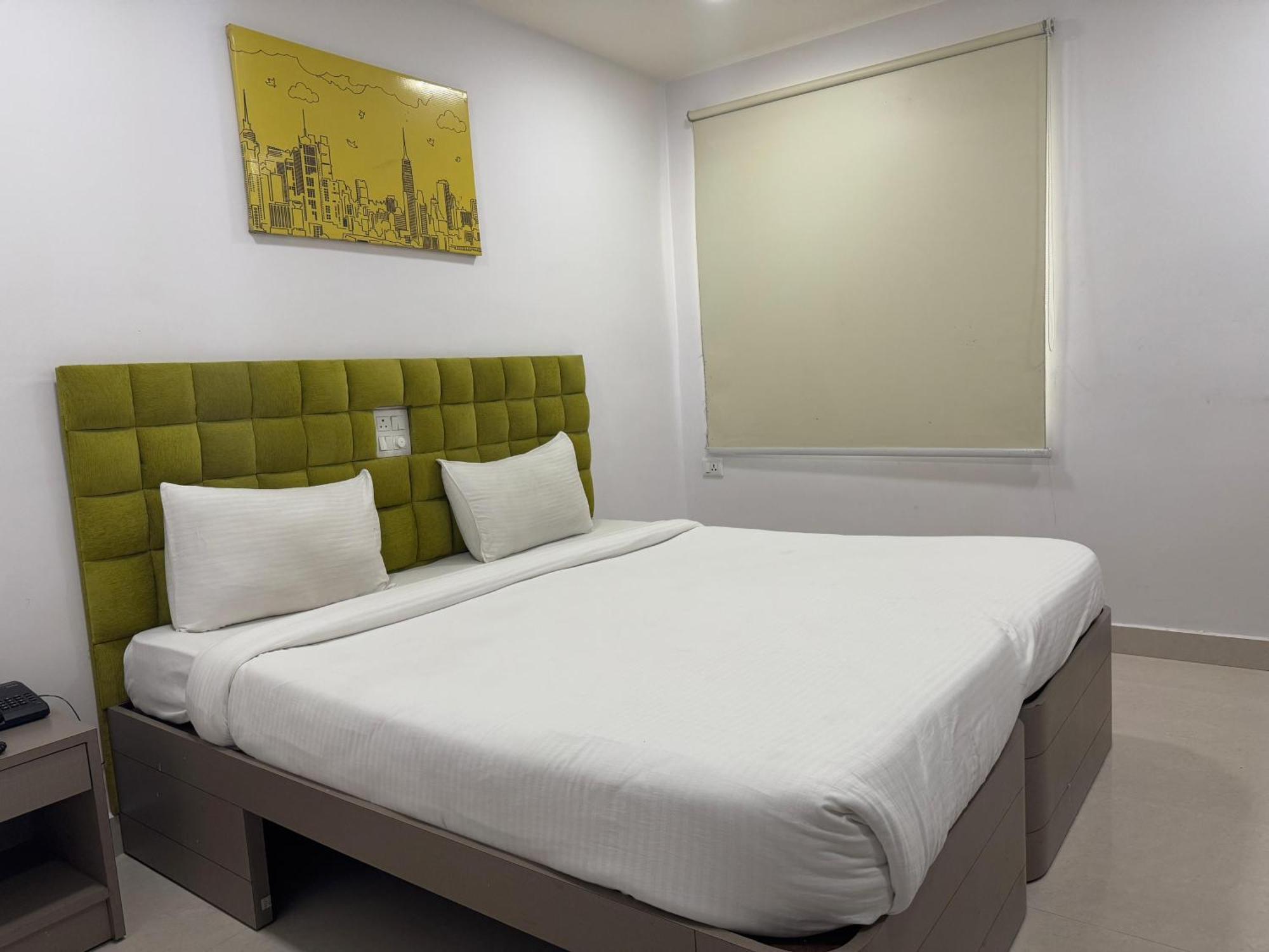 La Riviera Suites Hyderabad Exteriör bild