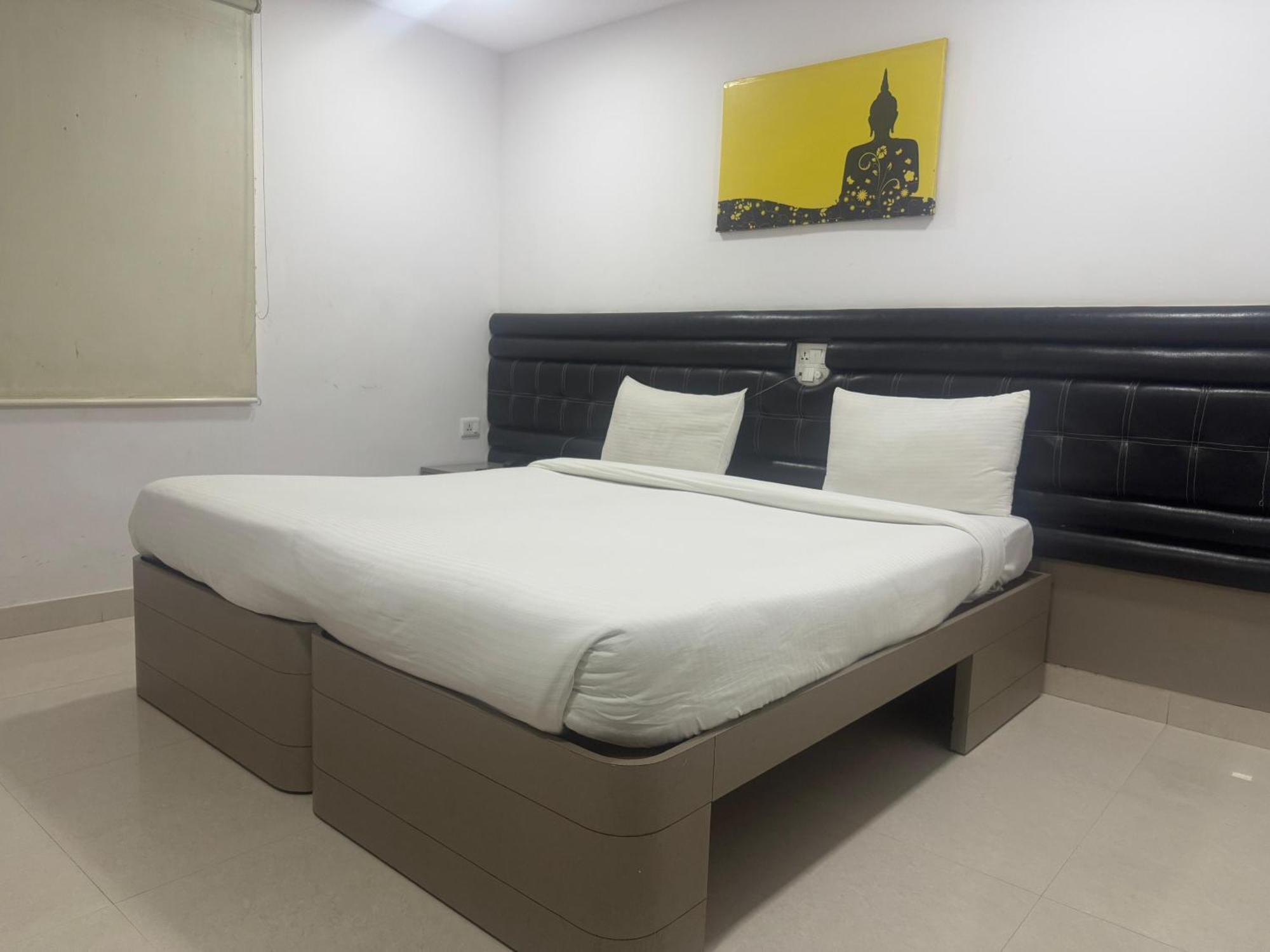 La Riviera Suites Hyderabad Exteriör bild