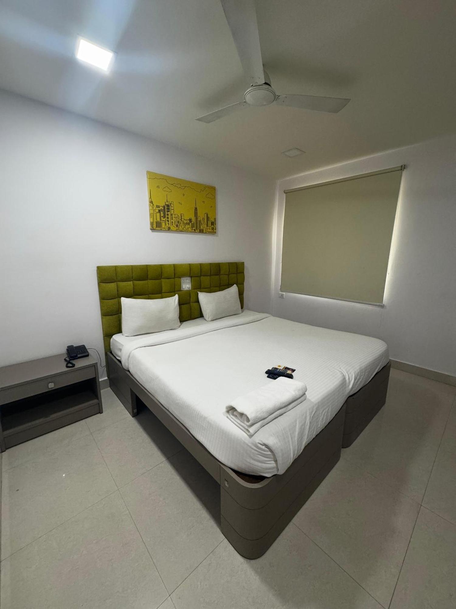 La Riviera Suites Hyderabad Exteriör bild