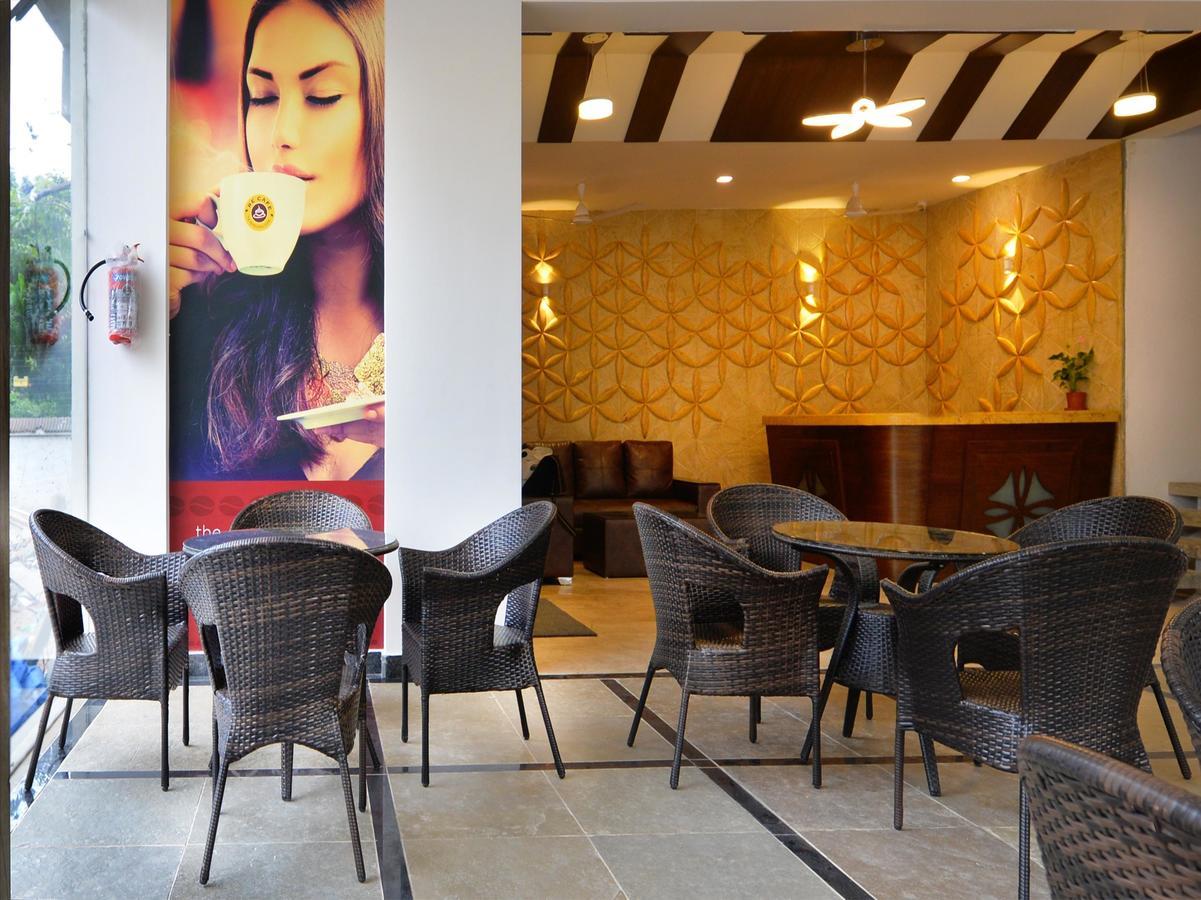 La Riviera Suites Hyderabad Exteriör bild