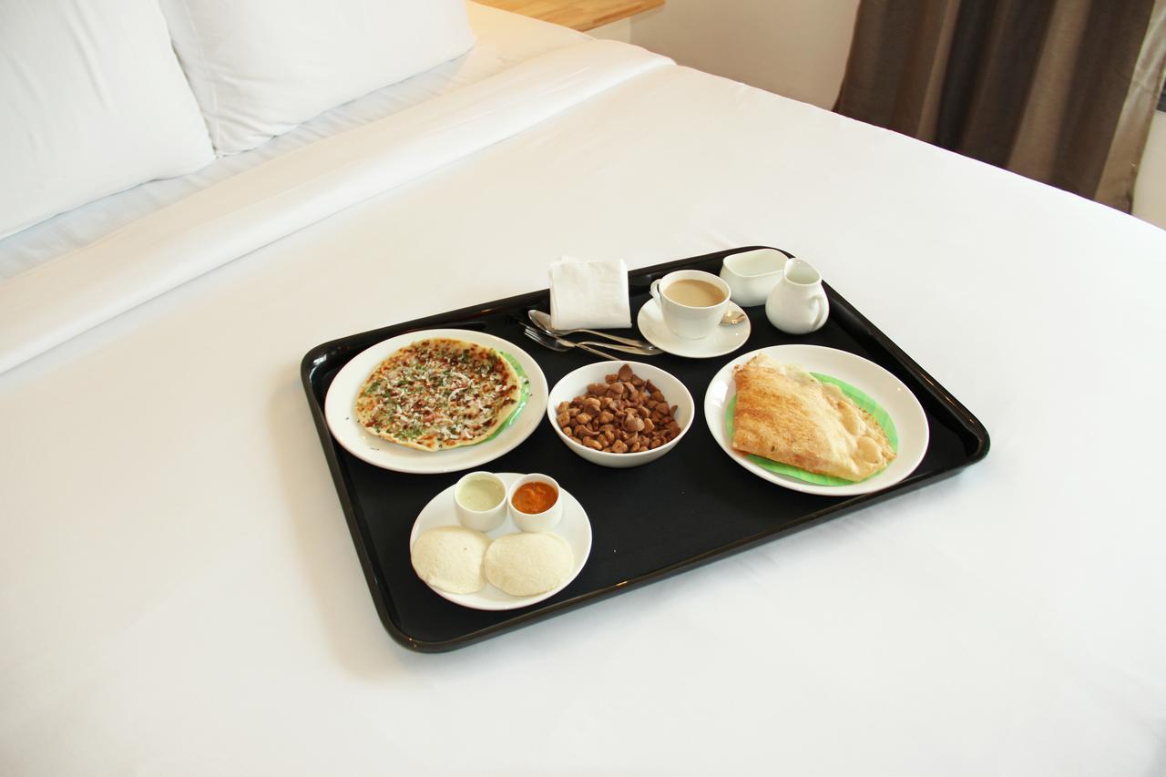 La Riviera Suites Hyderabad Exteriör bild